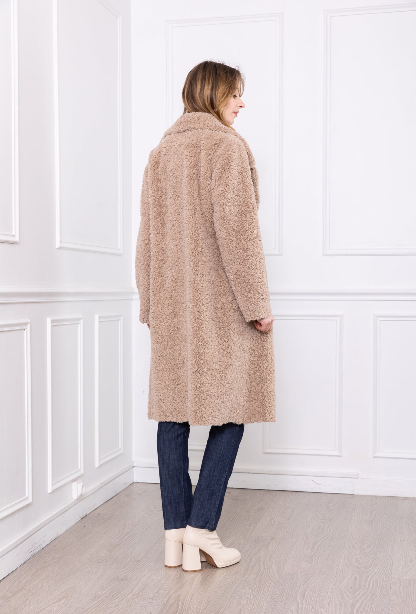 A059 - Long manteau réversible en fausse fourrure Beige
