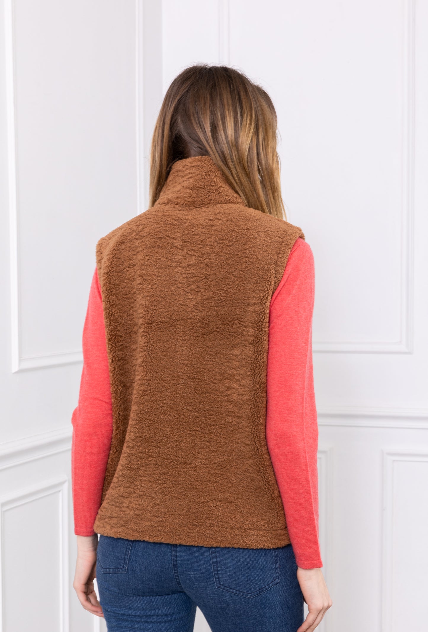 A049 - Gilet sans manches réversible en faussr fourrure Camel