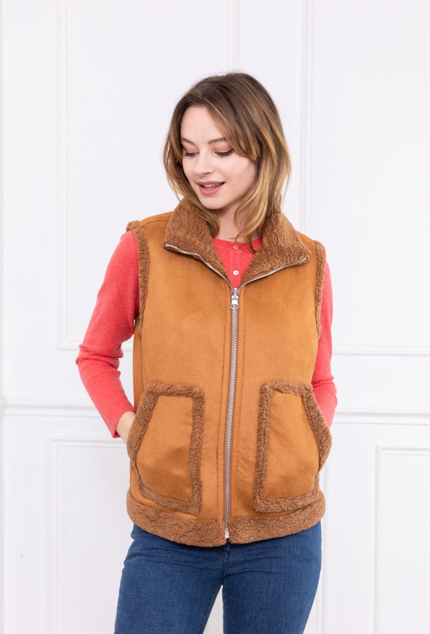 A049 - Gilet sans manches réversible en faussr fourrure Camel