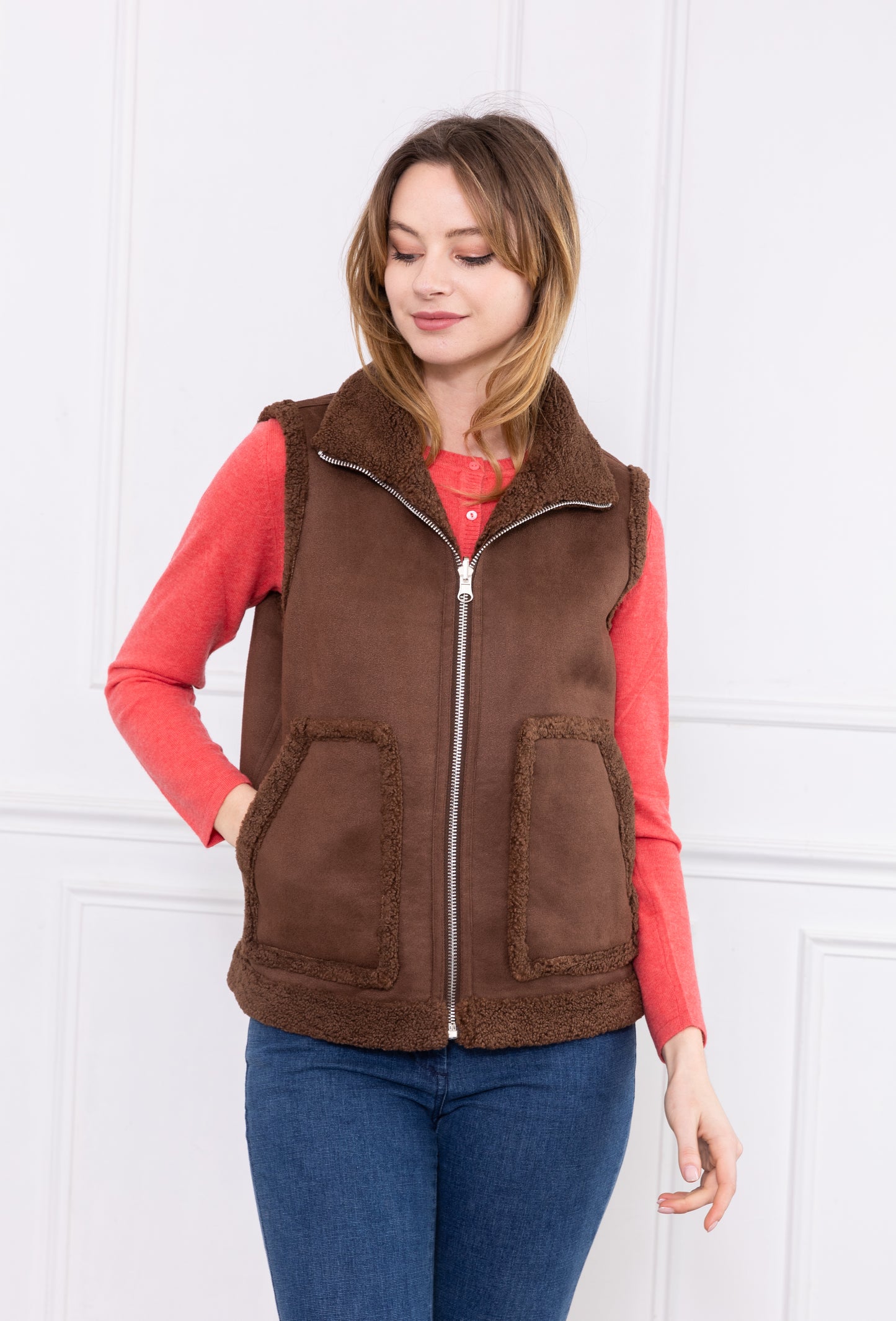 A049 - Gilet sans manches réversible en fausse fourrure Choco