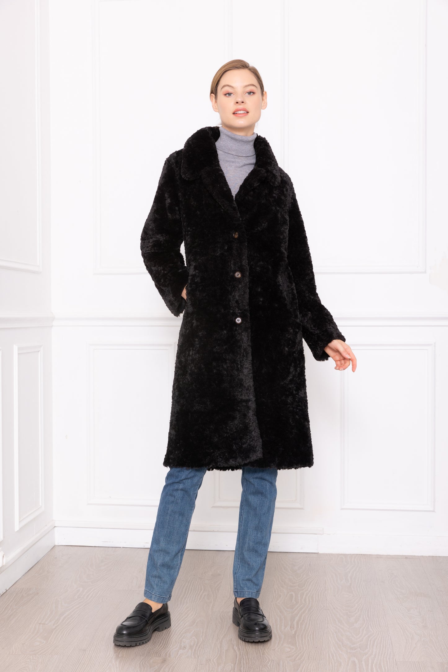 A059 - Long manteau réversible en fausse fourrure couleur Noir