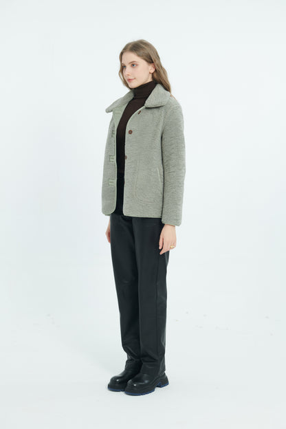 A042 - Manteau court réversible en fausse fourrure Vert Fumé