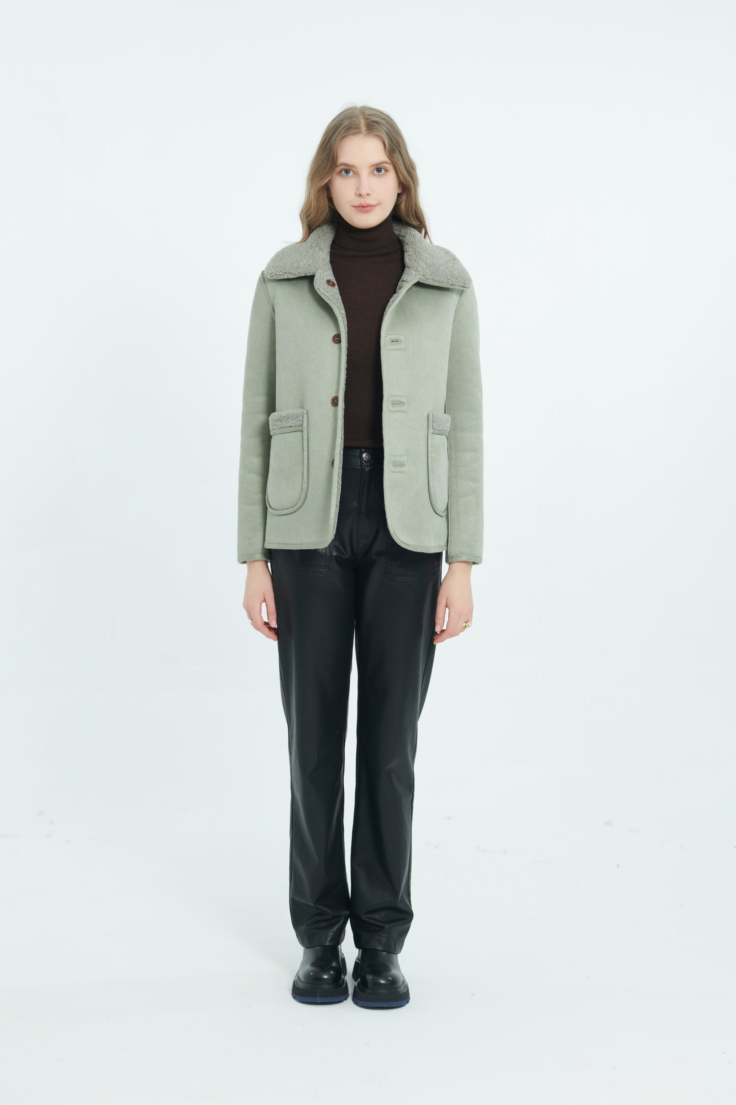 A042 - Manteau court réversible en fausse fourrure Vert Fumé