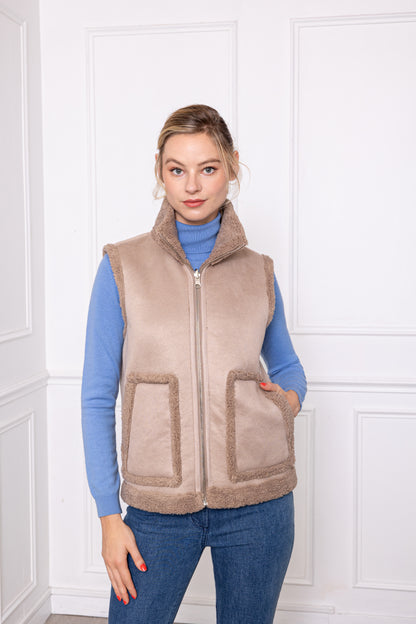 A049 - Gilet sans manches réversible en fausse fourrure Taupe