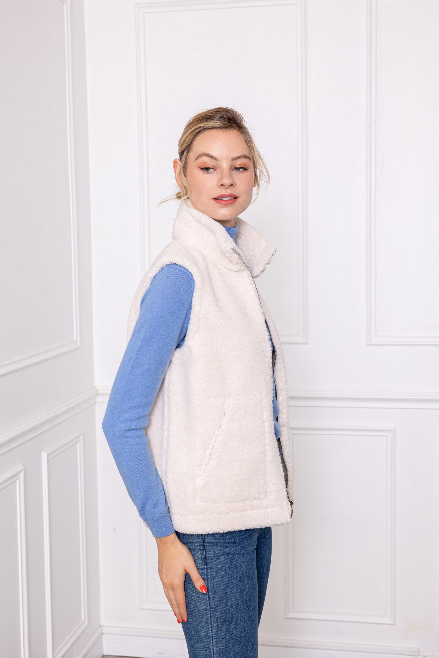 A049 - Gilet femme sans manches réversible en fausse fourrure Ecru