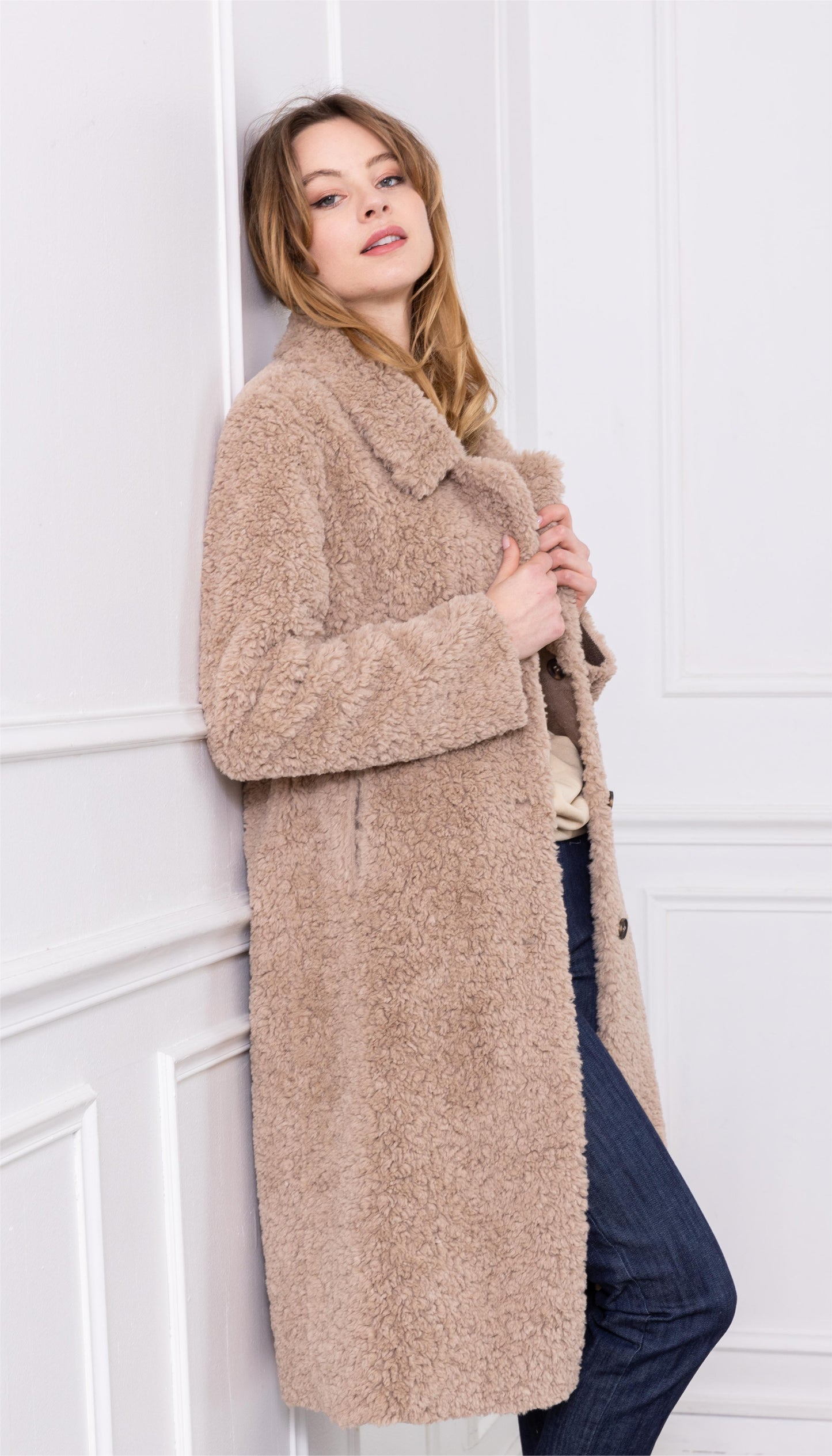 A059 - Long manteau réversible en fausse fourrure Beige