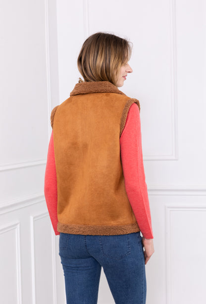 A049 - Gilet sans manches réversible en faussr fourrure Camel