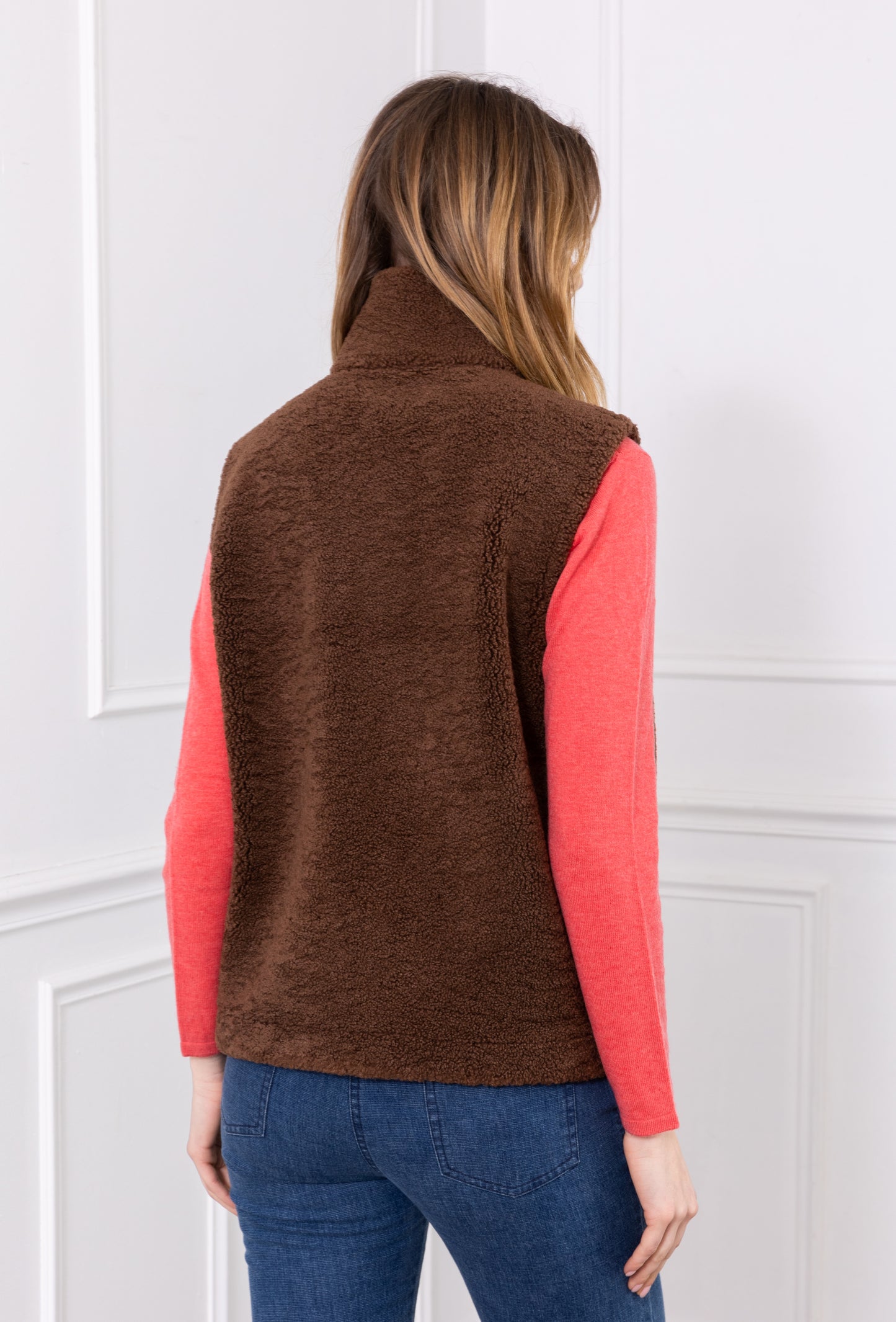 A049 - Gilet sans manches réversible en fausse fourrure Choco