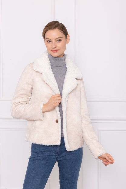 A058 - Manteau court réversible en fausse fourrure Ecru