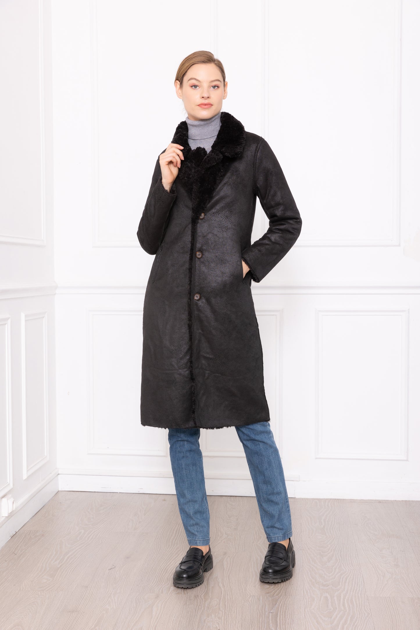 A059 - Long manteau réversible en fausse fourrure couleur Noir