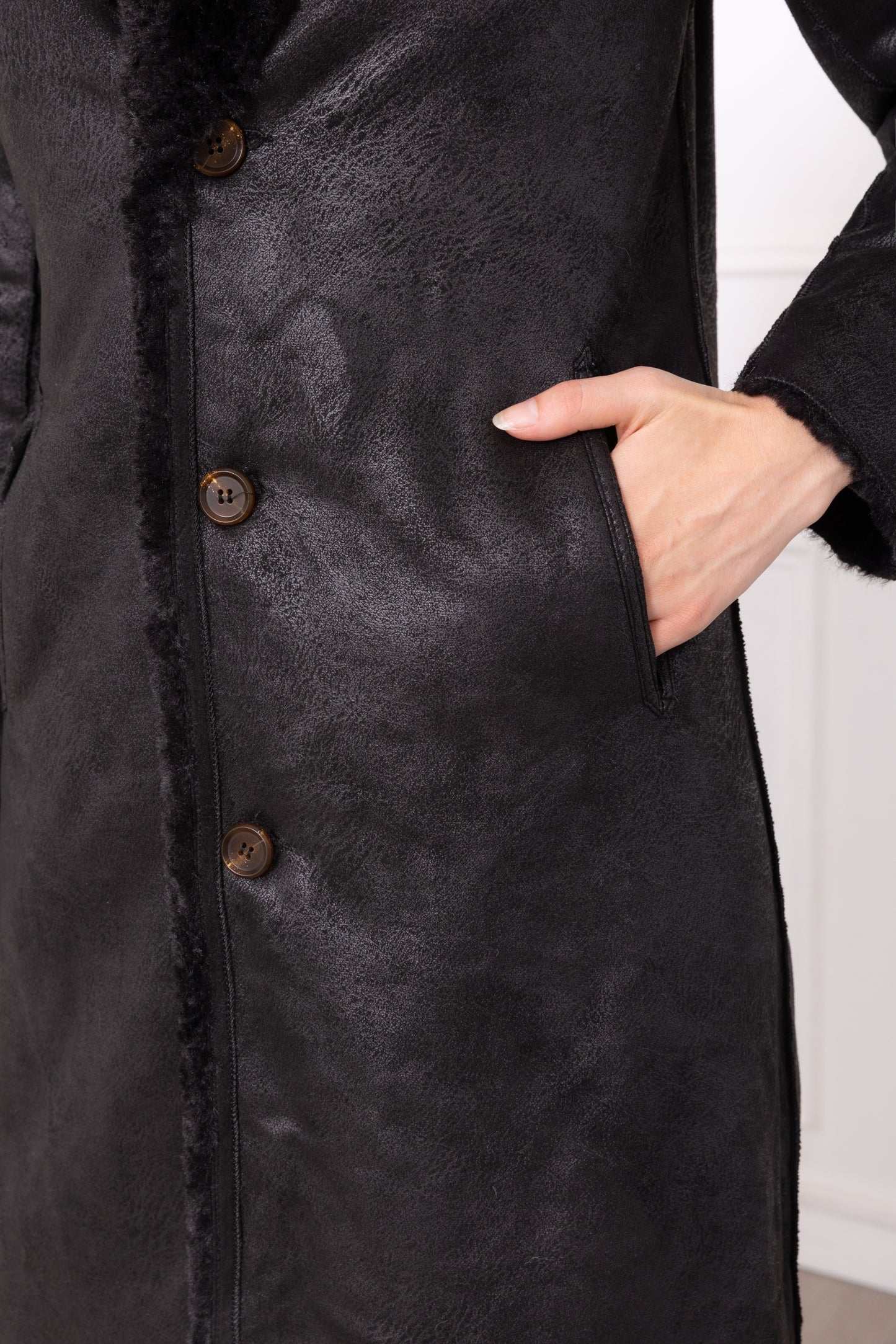 A059 - Long manteau réversible en fausse fourrure couleur Noir